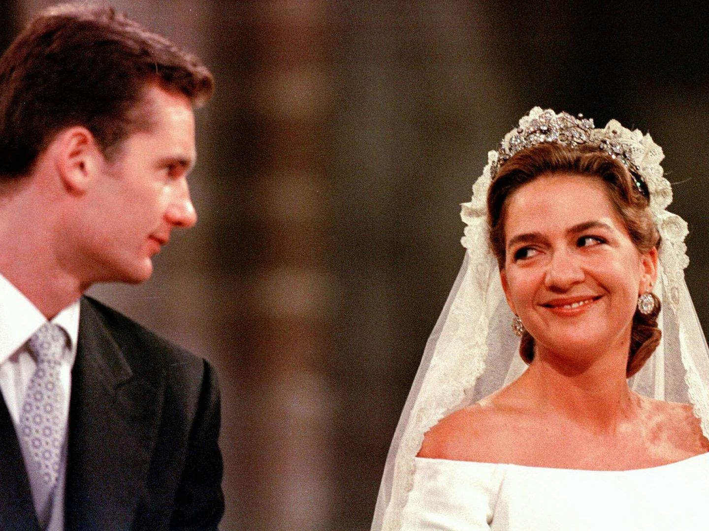 Cristina y Urdangarin en el día de su boda en 1997. (Gtres)