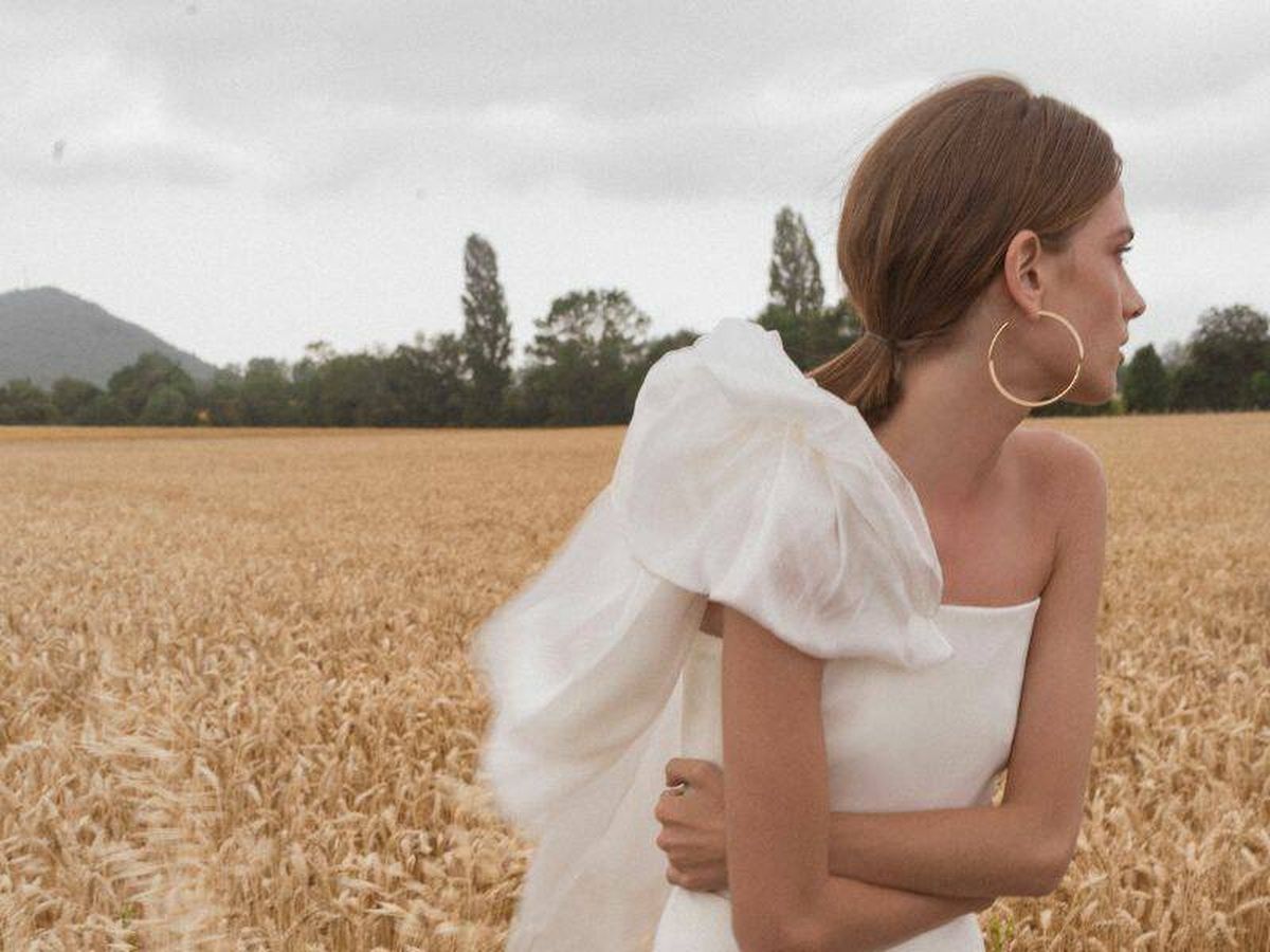 Lazos XL, plumas, mangas con volumen… Las tendencias de novias que veremos en otoño