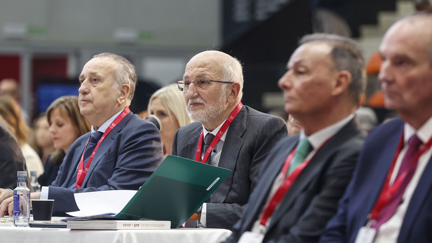 Fernando Roig, Juan Roig, Salvador Navarro (CEV) y José Vicente Morata (Cámara Valencia). (Europa Press/Rober Solsona)