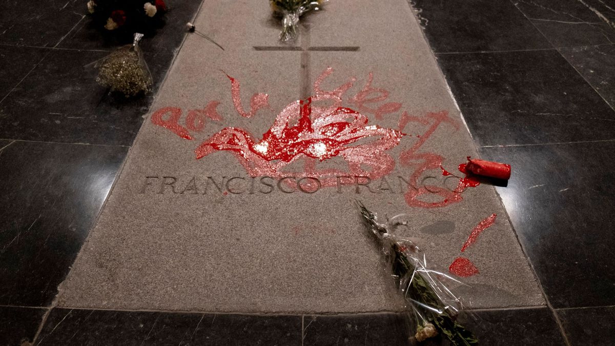 Evitar el entierro de Franco en la Almudena con la Ley de Memoria, "misión imposible" 