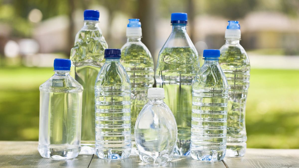 Por qué nunca debes rellenar de agua una botella de plástico