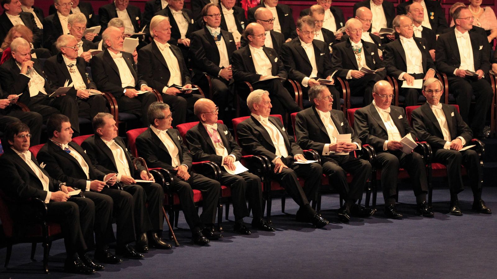 Foto: Reunión de ganadores del Premio Nobel de Literatura en 2010. (Reuters/P. K.)