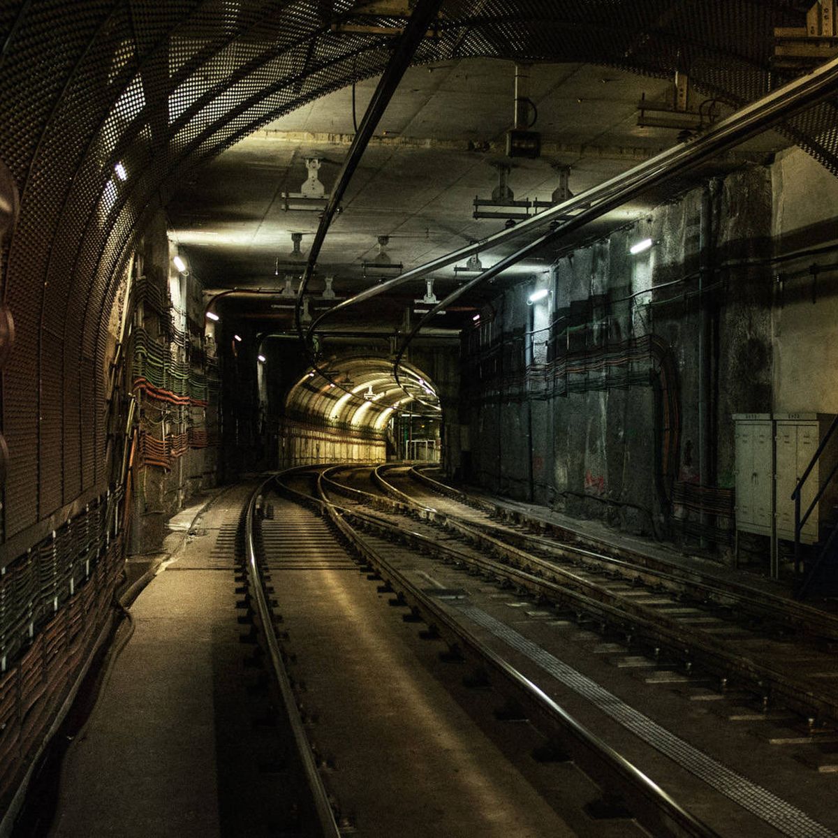El caso único de la línea 6 y la maldición de la hora: por qué el metro de  Madrid es así