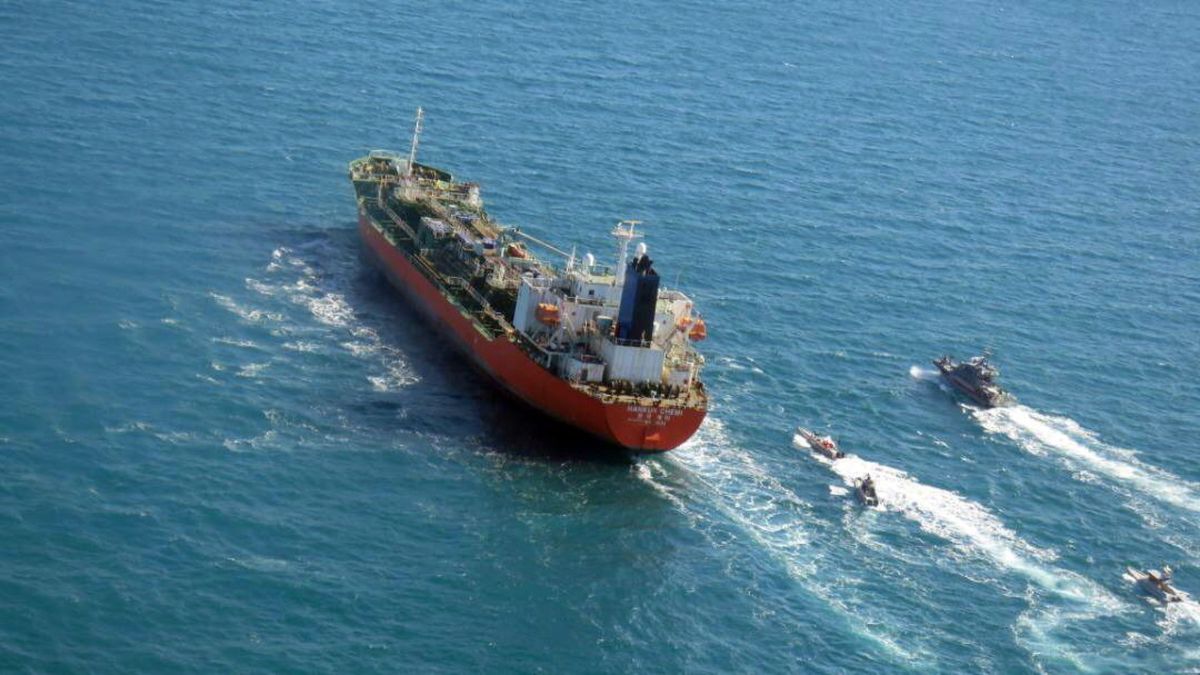 Irán saca músculo ante EEUU: aumenta su enriquecimiento de uranio y secuestra un barco