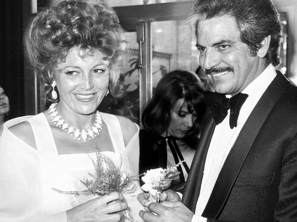 Foto: Espartaco Santoni y Tita Cervera, en su boda, en 1975. (Getty)
