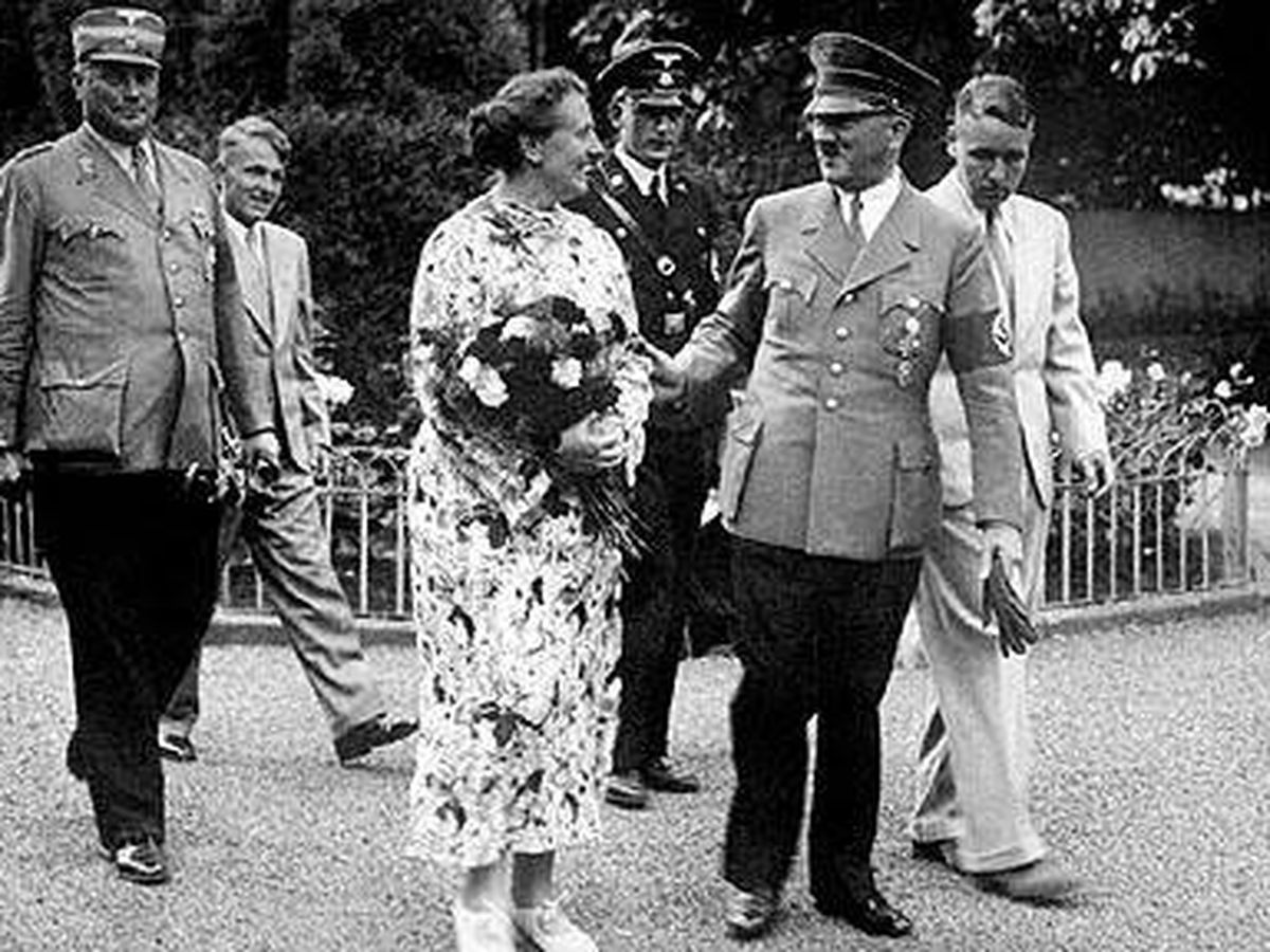 Foto: Hitler junto a Cosima Wagner, nuera del compositor y directora del Festival de Bayreuth. (Archivo)