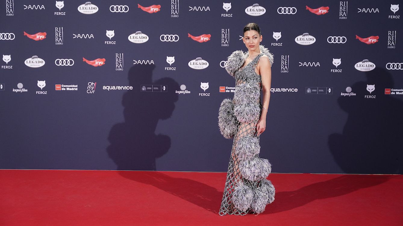 Foto: Úrsula Corberó a su llegada a los Premios Feroz 2024 vestida de Bottega Veneta. (Limited Pictures)