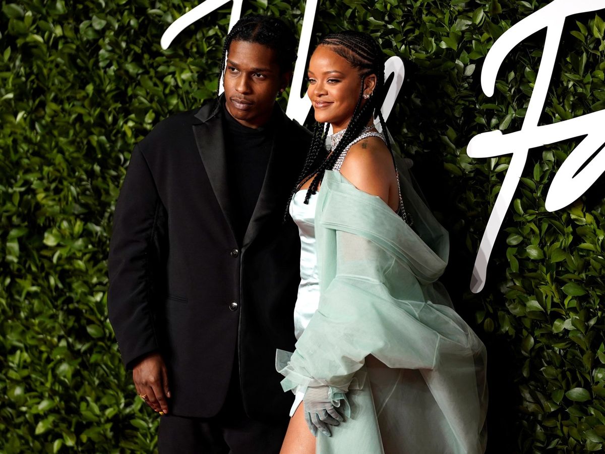 Foto: Rihanna y A$AP Rocky, en los Fashion Awards 2019. (EFE/Will Oliver)