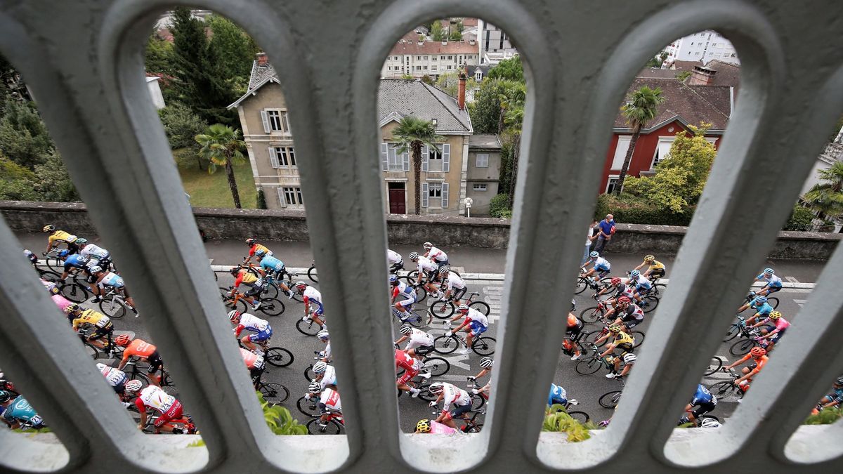 El Tour de Francia continúa: ningún positivo en el pelotón, pero el director está contagiado