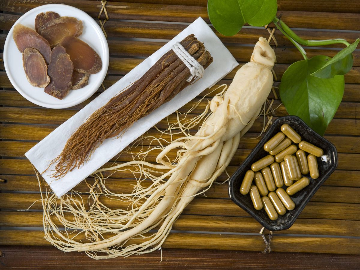Foto: Ginseng, en raiz, rebanadas y cápsulas. (iStock)