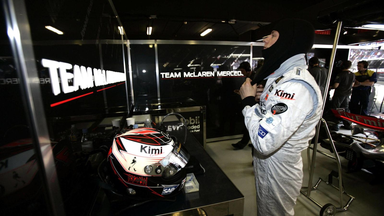 Foto: Raikkonen, en el box de McLaren-Mercedes (Imago).
