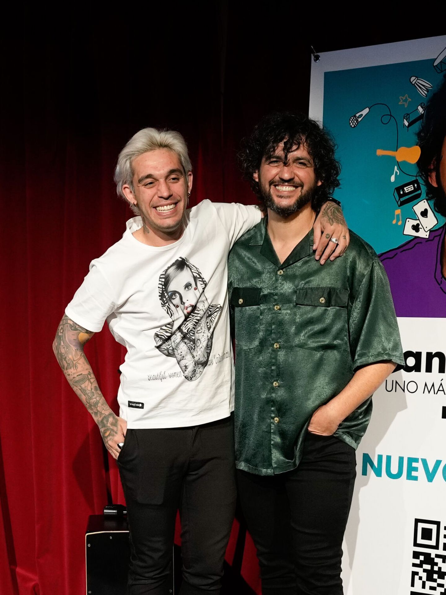 Los cantantes y actores Fran Perea y Víctor Elías presentando el nuevo disco de estudio de Perea, 'Uno más uno son 20'. (EFE/Borja Sánchez-Trillo)