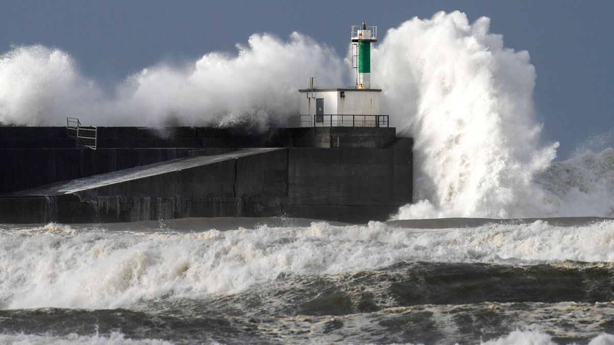 La AEMET alerta a un total de 13 provincias españolas por fenómenos costeros, viento y lluvia