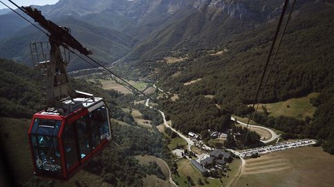 Buscan por tierra y aire a los senderistas suizos desaparecidos en Fuente Dé