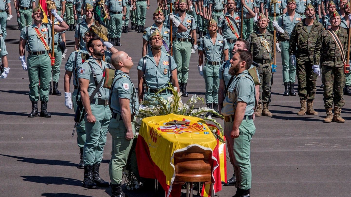 Compañeros del legionario Alejandro Jiménez que murió el pasado marzo. (EFE)