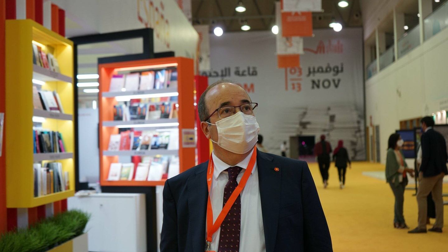 El ministro de Cultura, Miquel Iceta, en la Feria del Libro de Sharjah. (Ministerio de Cultura) 