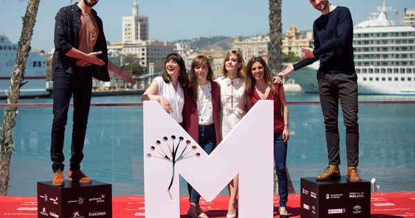 Foto: El equipo de la película 'Las distancias', en el Festival de Málaga. 