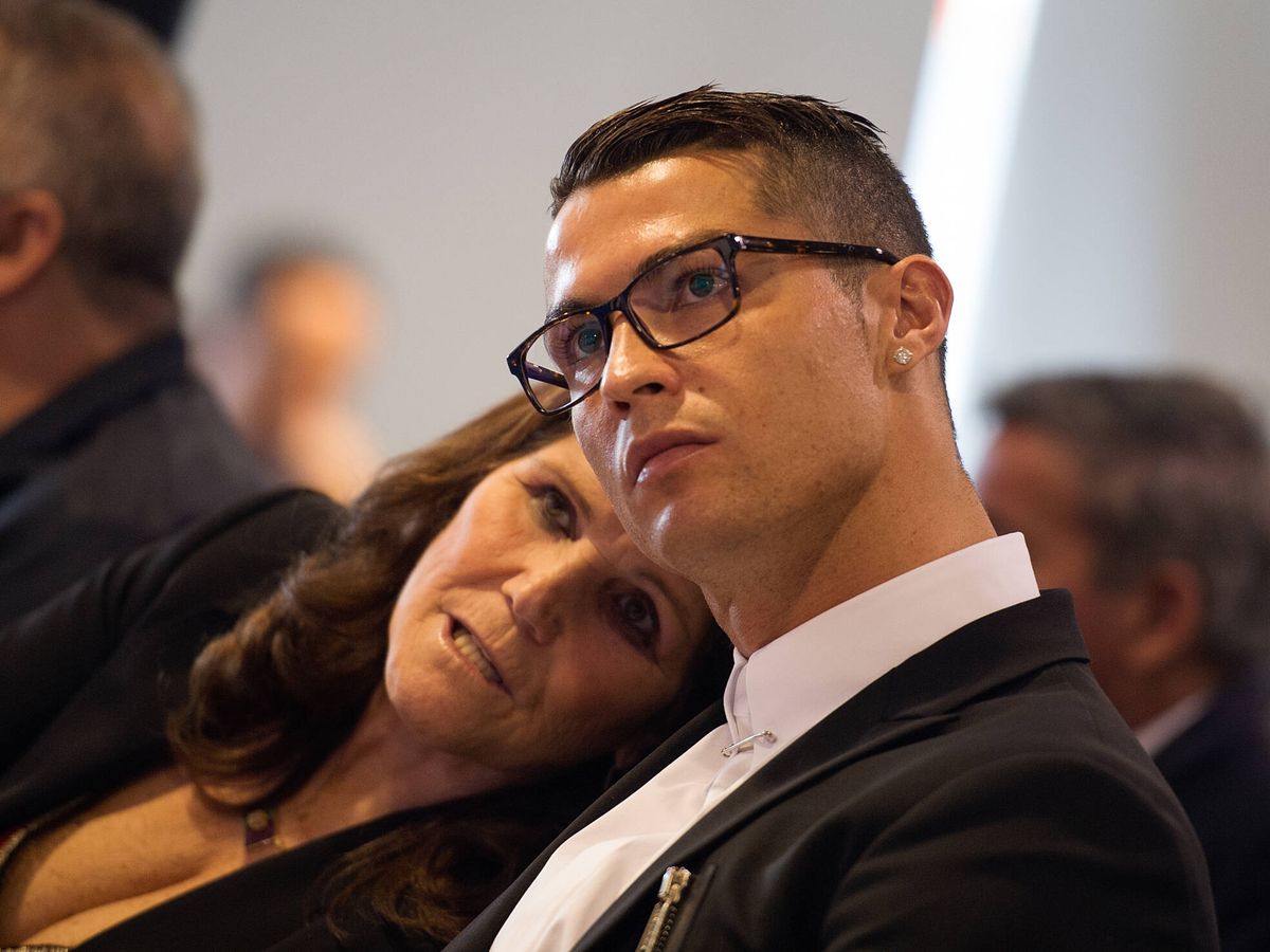 Foto: Dolores Aveiro, junto a Cristiano Ronaldo en una imagen de archivo. (Getty/Dennis Doyle)