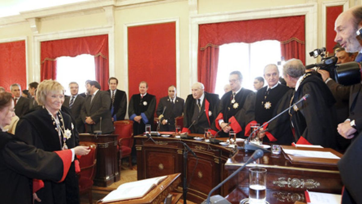 De la Vega colapsa Madrid de personalidades y coches oficiales en su estreno en el Consejo