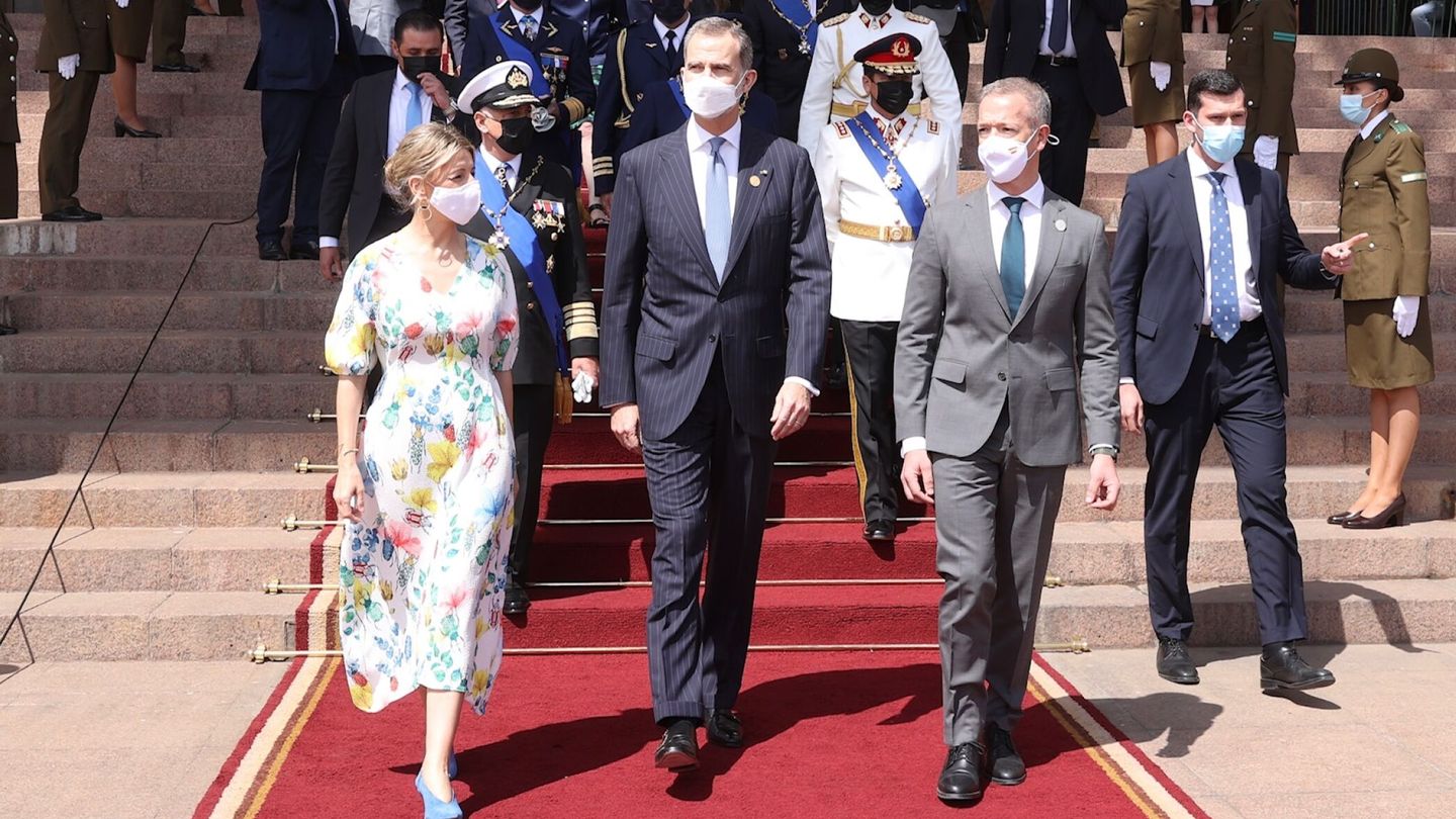 El Rey, durante su llegada a la ceremonia de investidura del nuevo presidente de Chile. (EFE/© Casa de S.M. el Rey) 