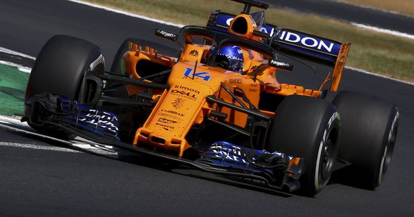 Foto: El McLaren de Fernando Alonso, durante el Gran Premio de Gran Bretaña en el circuito de Silverstone. (EFE)