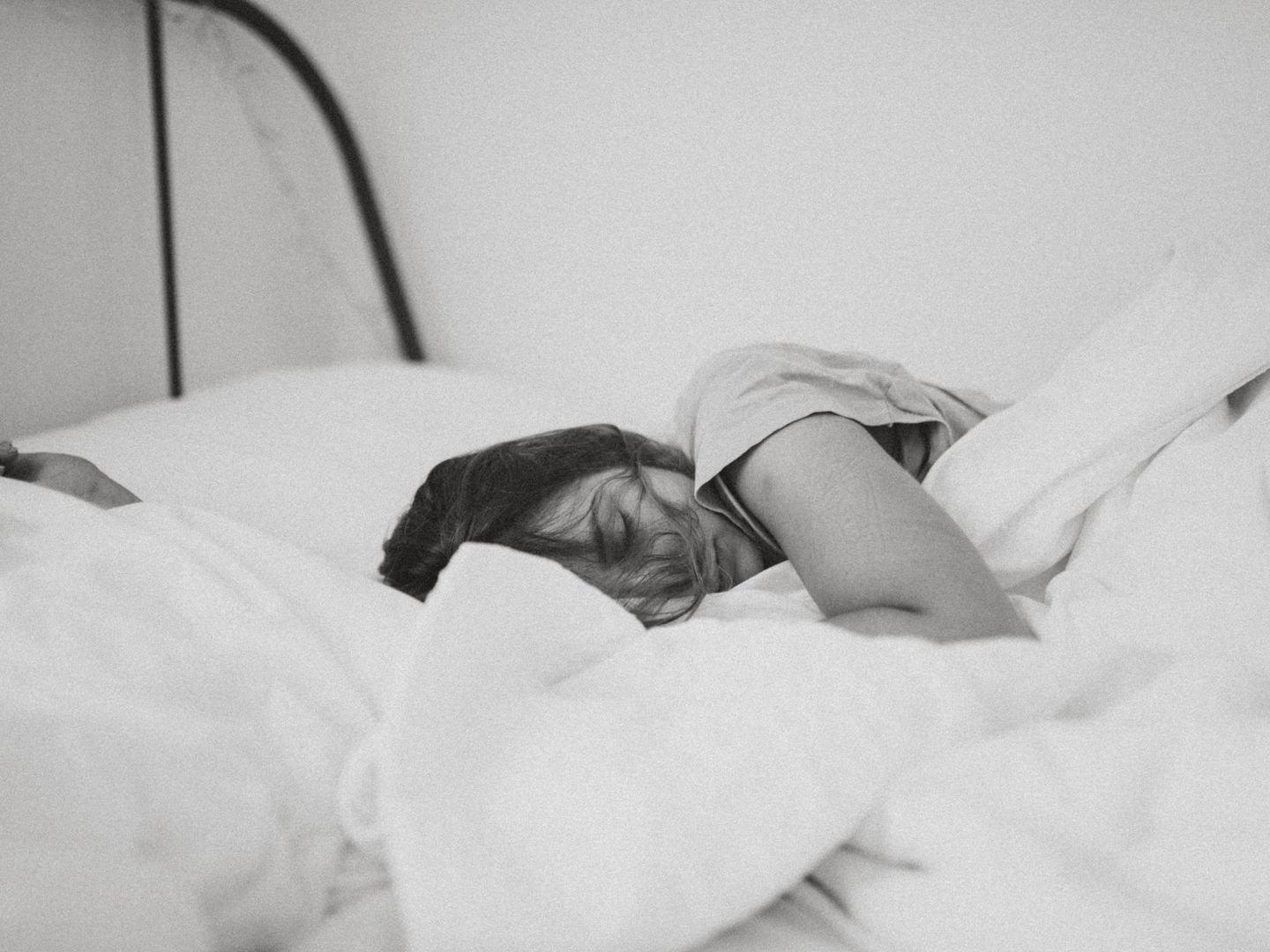 Dormir más de la cuenta es perjudicial para adelgazar. (Kinga Cichewicz on Unsplash)