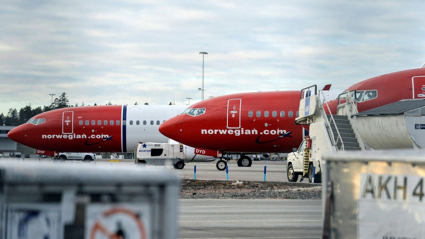 Aviones de Norwegian en un aeropuerto. 