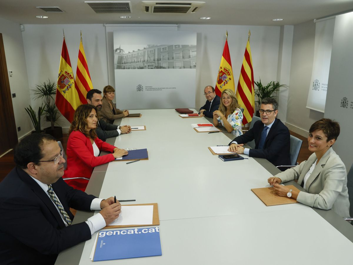 Foto: El Gobierno y la Generalitat celebran la tercera reunión de la mesa de diálogo sobre el conflicto en Cataluña. (EFE/Pool/J.J. Guillen)