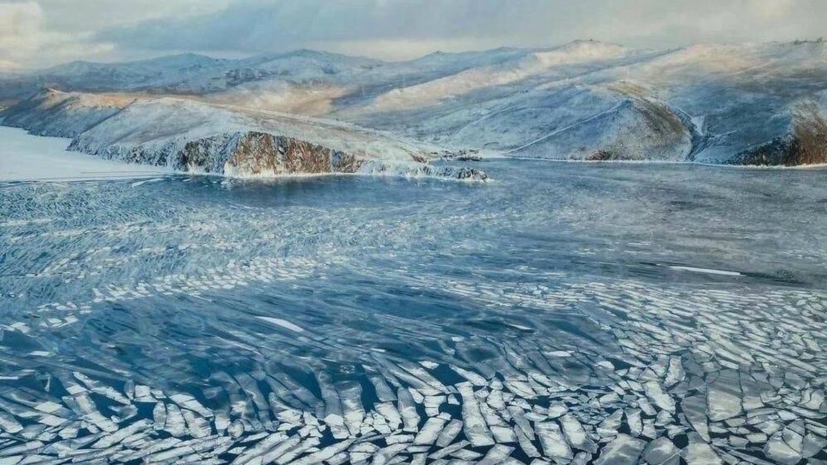 Más allá de ese horizonte audaz: la aventura de cruzar el lago Baikal