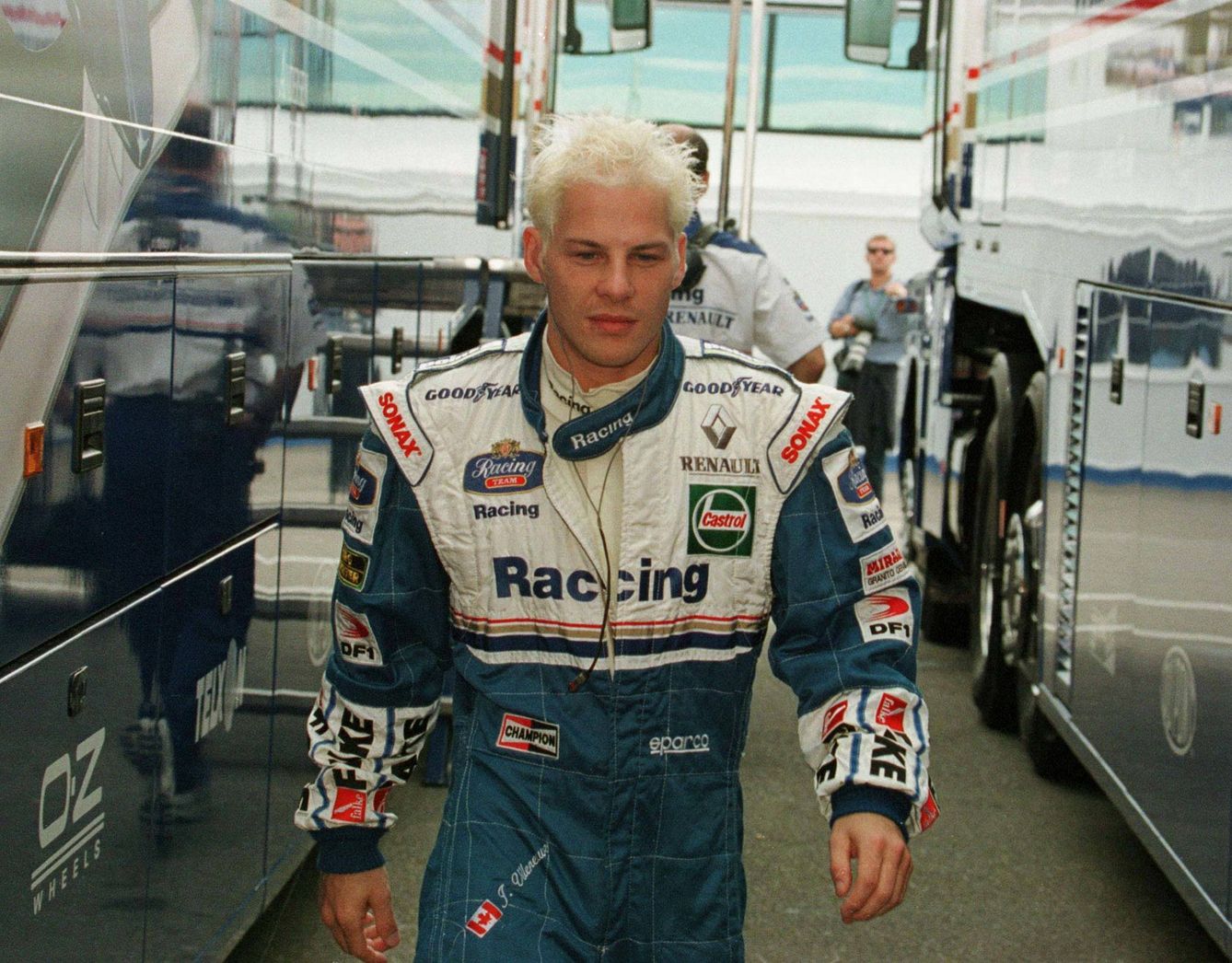A Jacques Villeneuve se le fue la mano con el agua oxigenada en los 90. (Reuters)