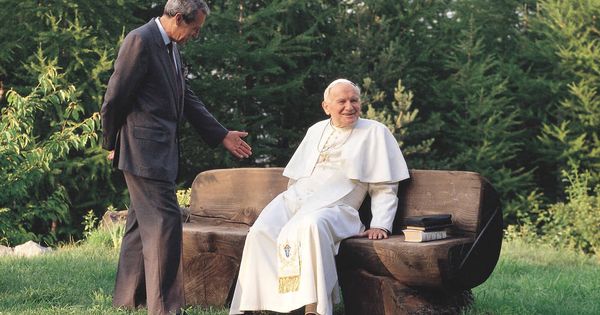 Foto: Joaquín Navarro-Valls y Juan Pablo II. (Ediciones Rialp)