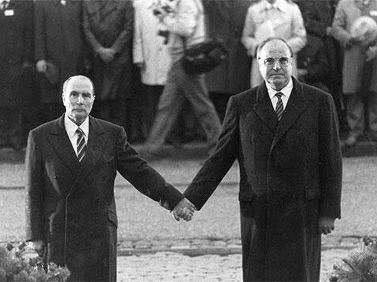 Foto: El presidentre Mitterrand y el canciller Kohl en 1984. (AP)