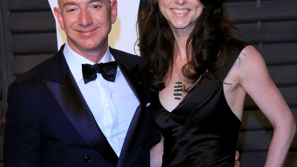 Diez fotos 'calientes' de Jeff Bezos y Lauren Sanchez, en el foco del chantaje 
