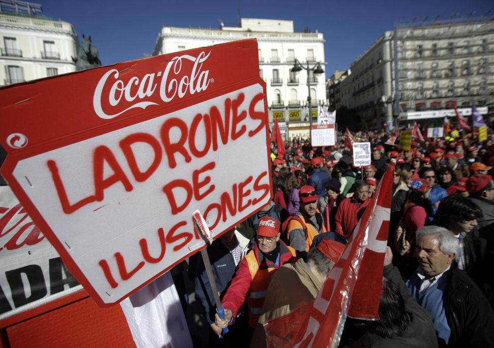 Foto: Prostesta contra el cierre de cuatro plantas de Coca-Cola en España. (Reuters)