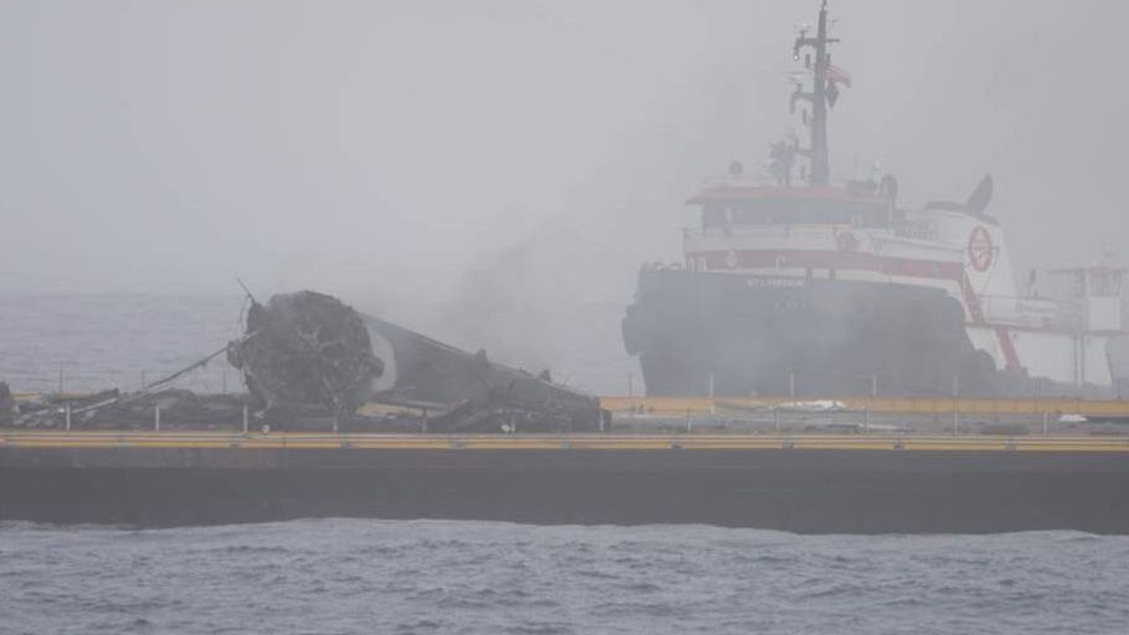 Foto: La primera etapa del Falcon 9 reposa sobre la barcaza donde intentó el aterrizaje fallido. (SpaceX)