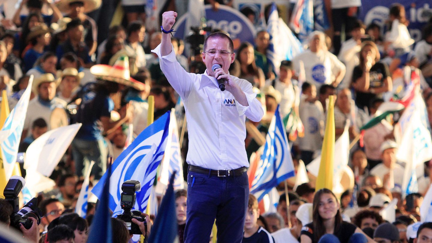 El candidato conservador de la Coalición Por México al Frente, Ricardo Anaya, en el cierre de campaña en la ciudad de León, Guanajuato. (EFE)