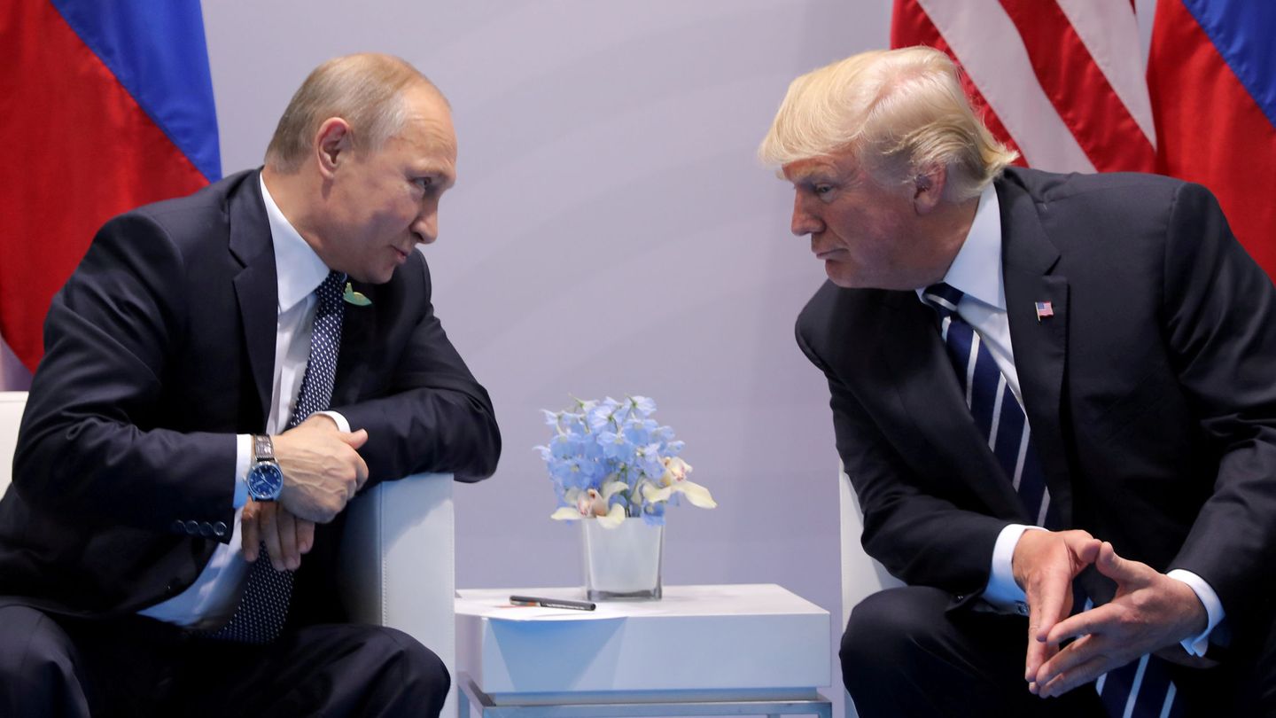 Vladimir Putin y Donald Trump en un encuentro en el G20, en julio. (Reuters)