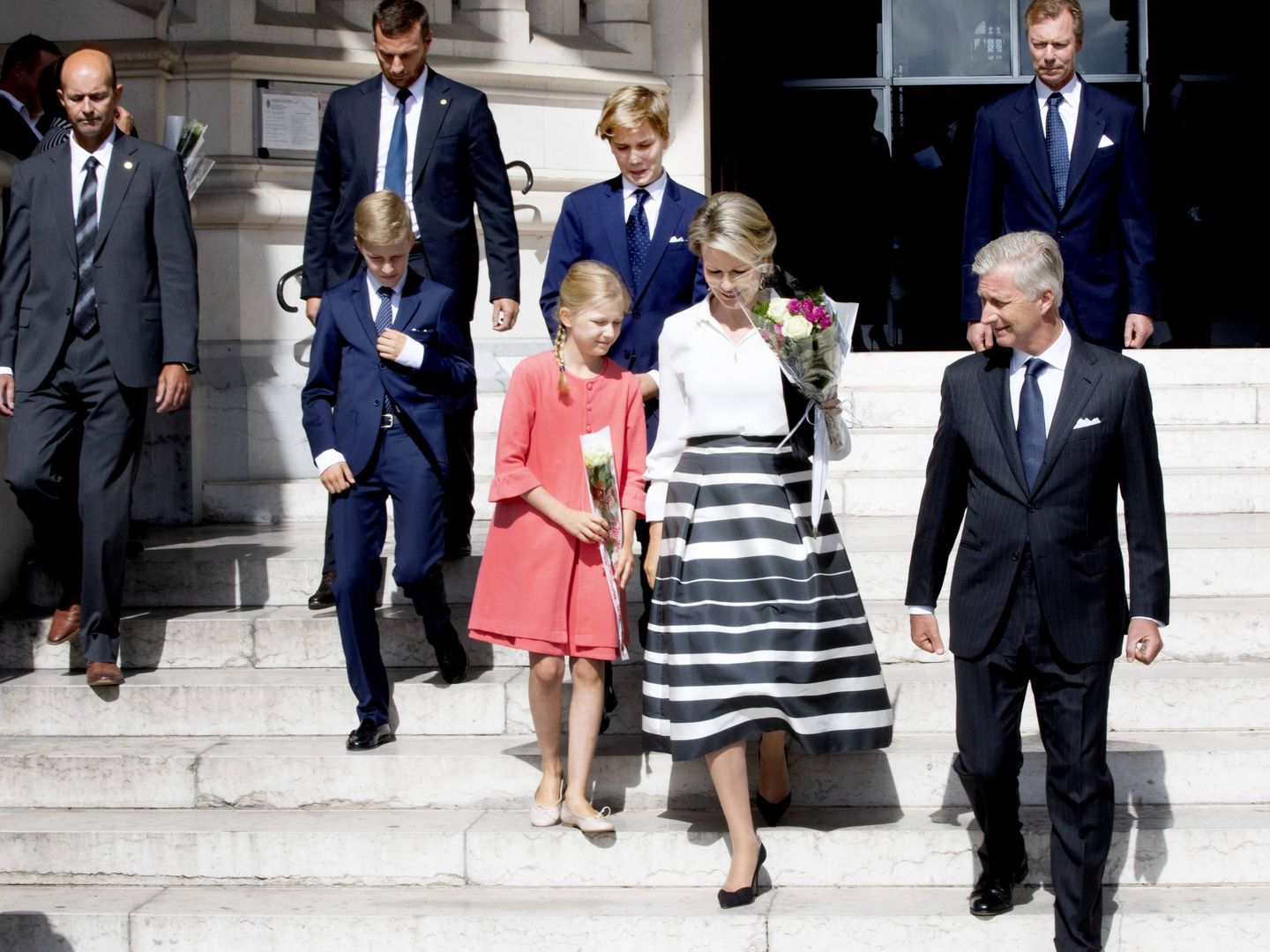Los reyes, con sus hijos y el gran duque de Luxemburgo. (Cordon Press)