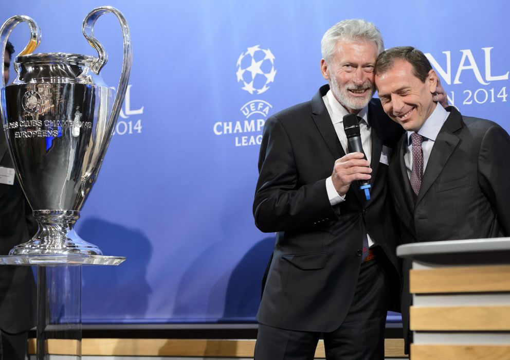 Foto: Paul Breitner y emili Butragueño, tras saber que Bayern y Madrid se verán en las semifinales de Champions.