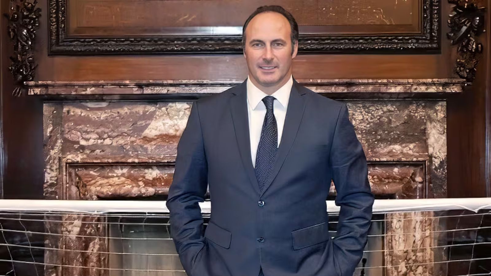 El exfutbolista suizo de origen español, Ramón Vega, se lanza a por la presidencia de la FIFA contra Infantino