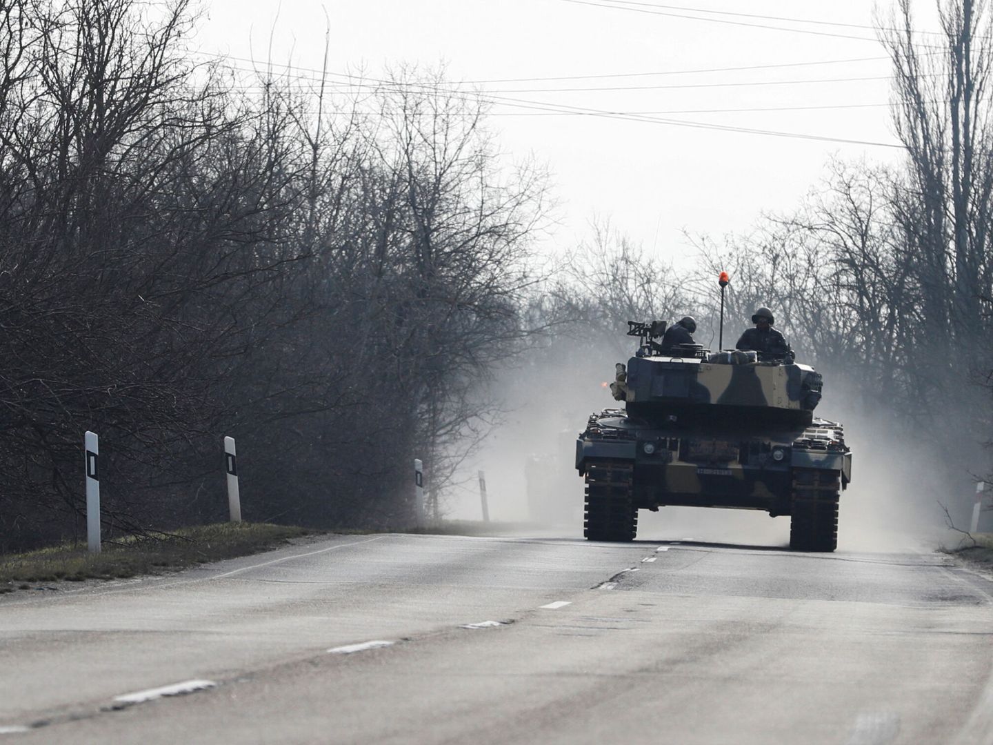 Leopard 2 en la carretera. (Reuters)