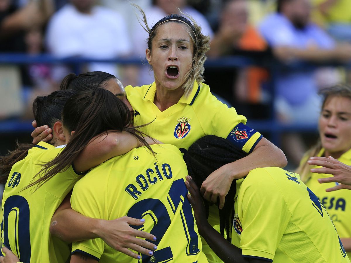 Foto: Las jugadoras del Villarreal celebran un gol este fin de semana ante el Barça. (EFE/Domenech Castelló)