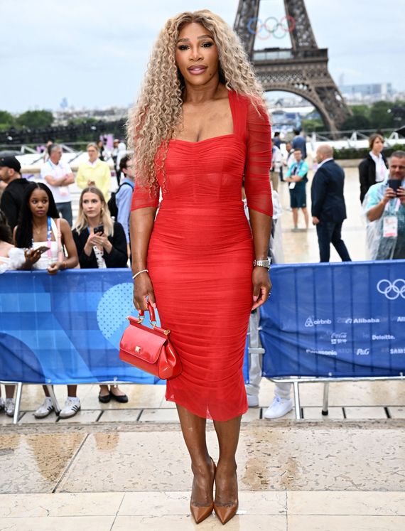 Paris 2024 Olympics - Opening Ceremony - Paris, France - July 26, 2024. Former tennis player Serena Williams poses for a photo in front of the Eiffel Tower as she arrives for the opening ceremony. REUTERS Dylan Martinez