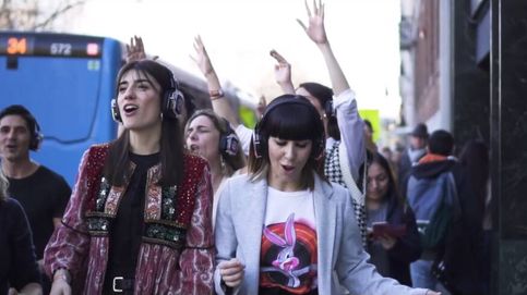 De fiesta por el centro de Madrid con cascos que suprimen el sonido ambiente