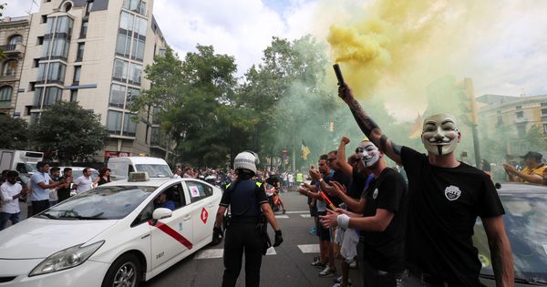 Foto: Taxistas se manifiestan en Barcelona el pasado julio. (Reuters)