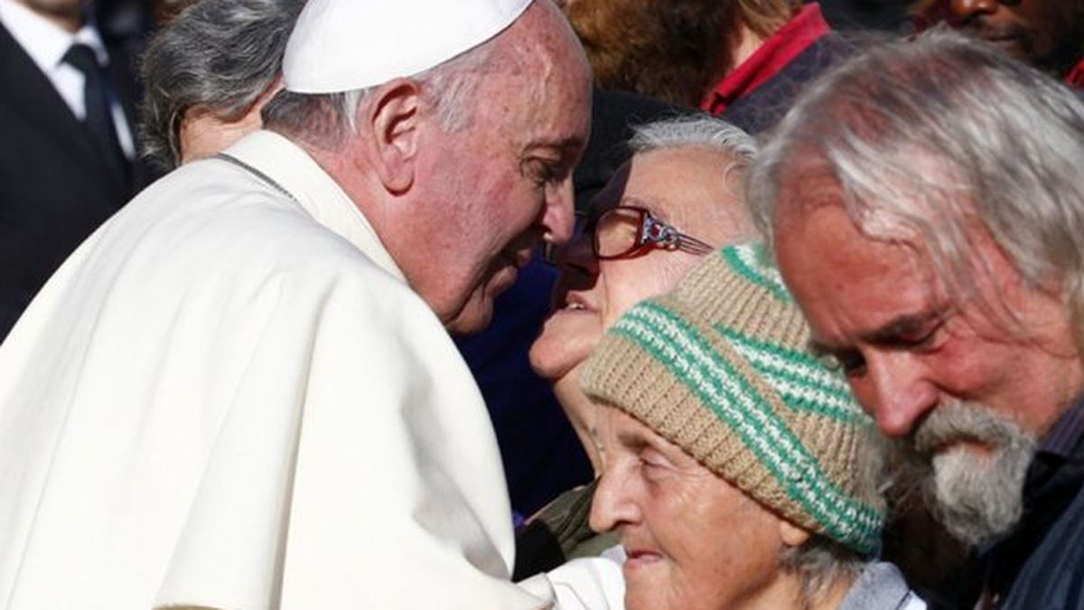 El Papa abre una peluquería gratuita para los "sintecho" en San Pedro del Vaticano