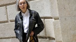 Anne Carson, Premio Nobel de Literatura 2026: "Es más fácil contar una historia sobre cómo las personas se hieren unas a otras que sobre lo que las une"
