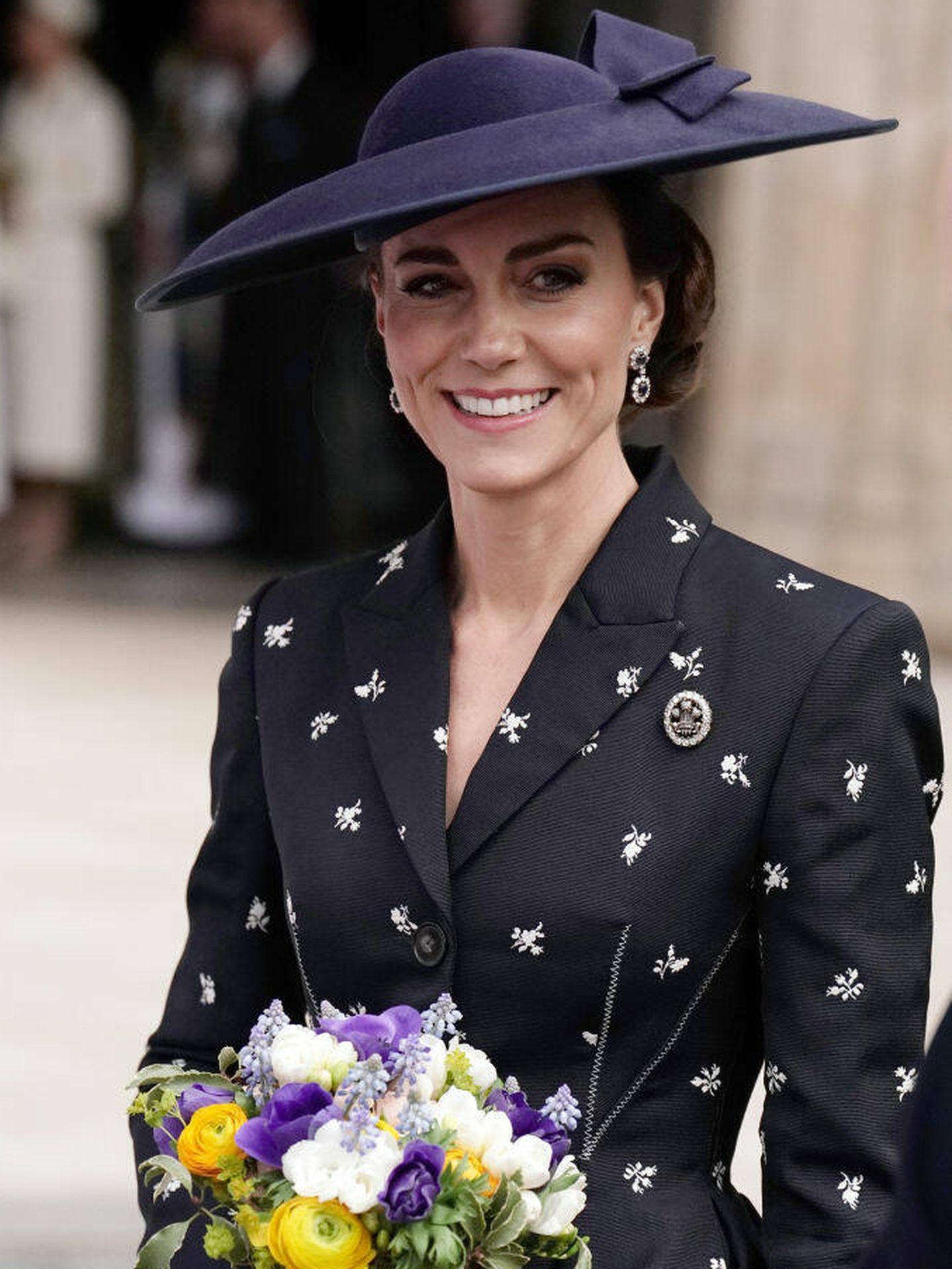 Kate Middleton posa en el día de la Commonwealth con el broche del Príncipe de Gales. (Getty)