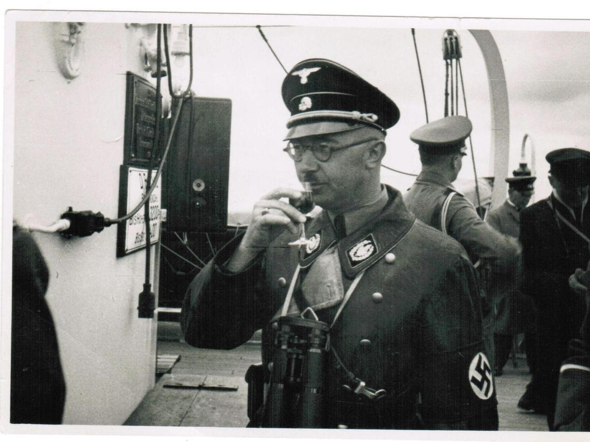 Foto: Así cazaron los aliados a Himmler: sale a la luz el documento falso que le delató. (EFE)