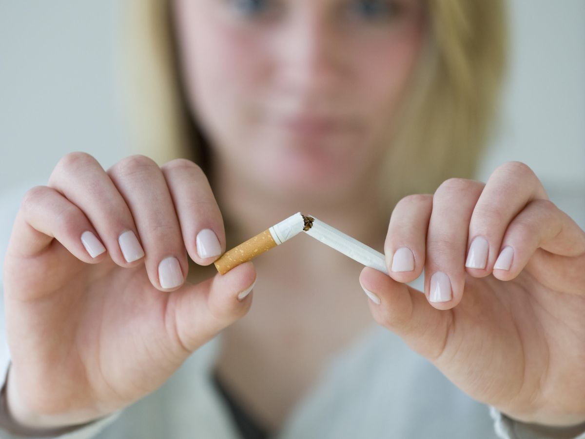 Foto: Dejar de fumar, uno de los objetivos estrella cada año. (iStock)